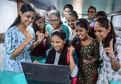 மகாராஷ்டிரத்தில் பெண்களுக்கு இலவச உயர்கல்வி!
